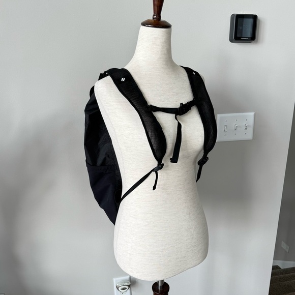 NWOT! Catalyst WATERPROOF 20L BACKPACK - Black - Picture 6 of 12